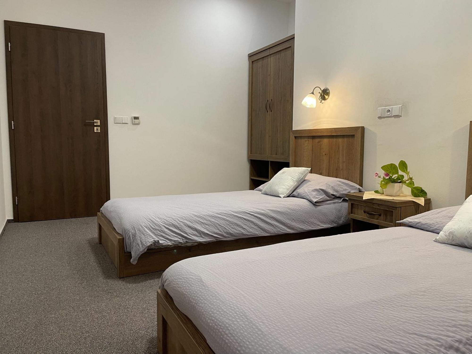 Hotel Herman Рихнов над Кнежноу Екстериор снимка