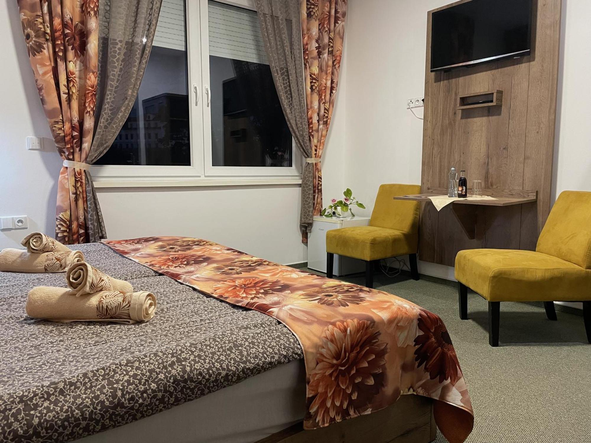 Hotel Herman Рихнов над Кнежноу Екстериор снимка