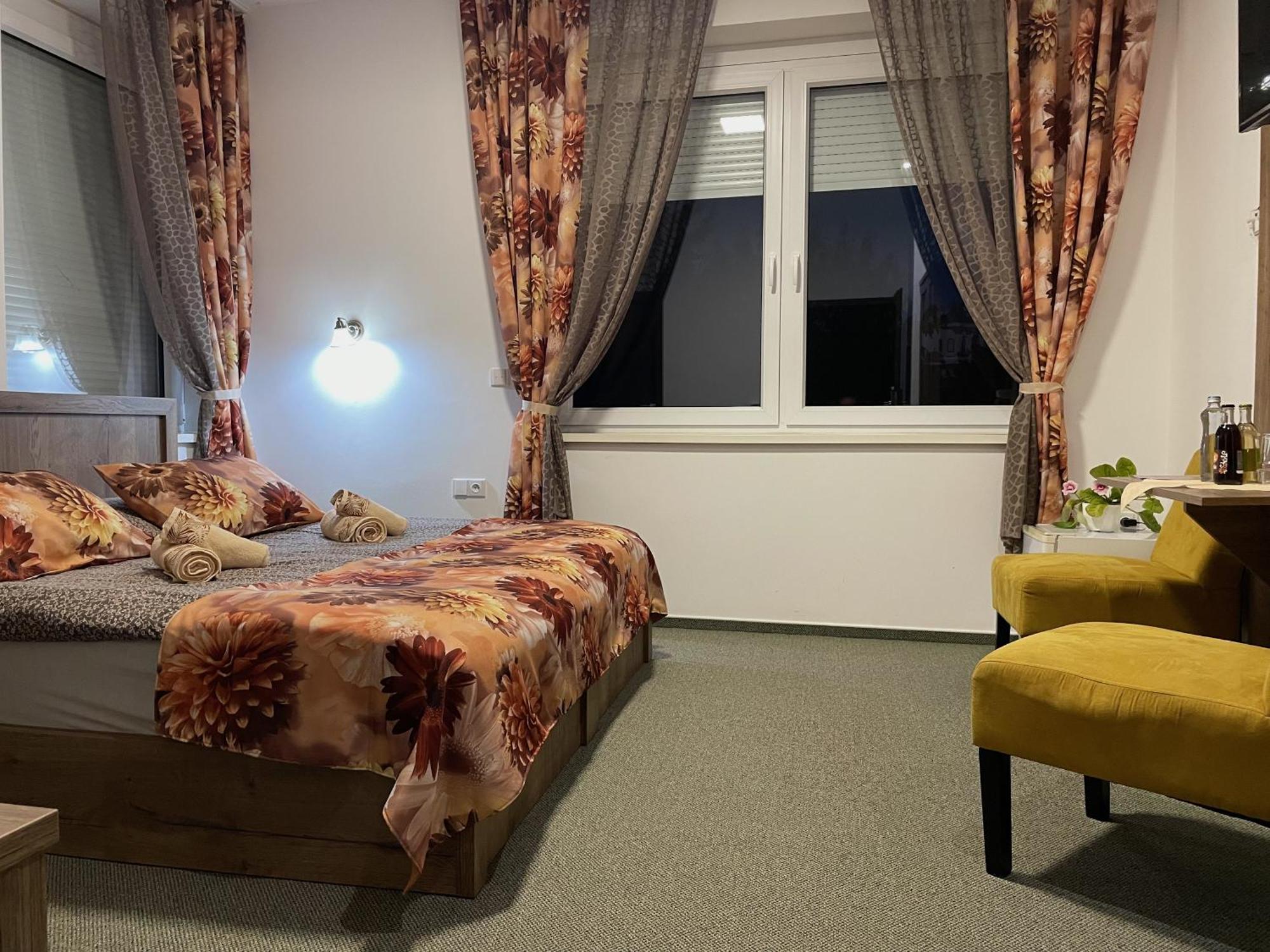 Hotel Herman Рихнов над Кнежноу Екстериор снимка