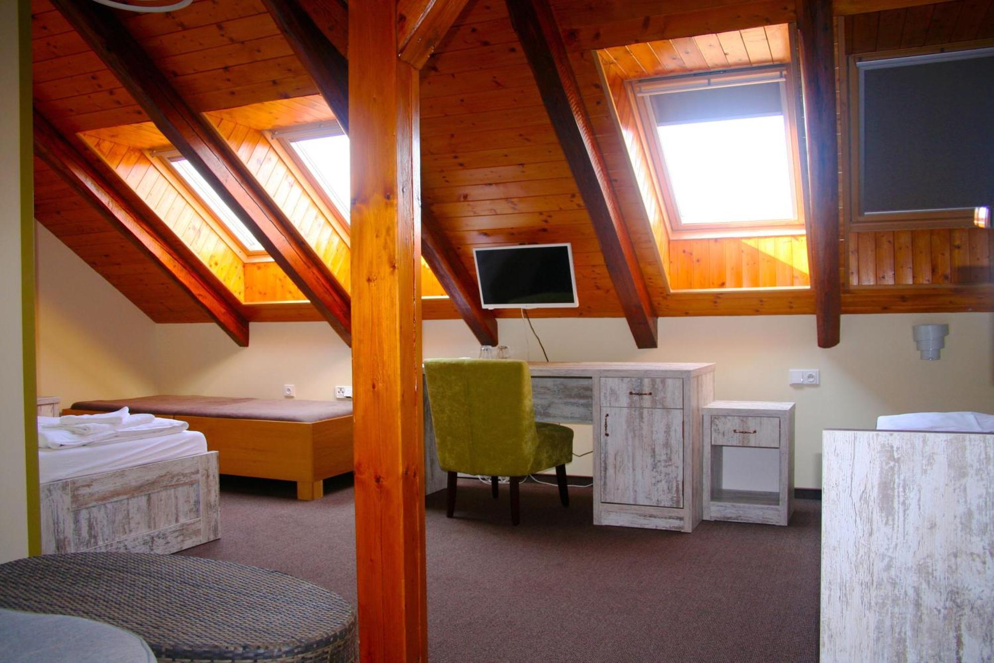 Hotel Herman Рихнов над Кнежноу Екстериор снимка