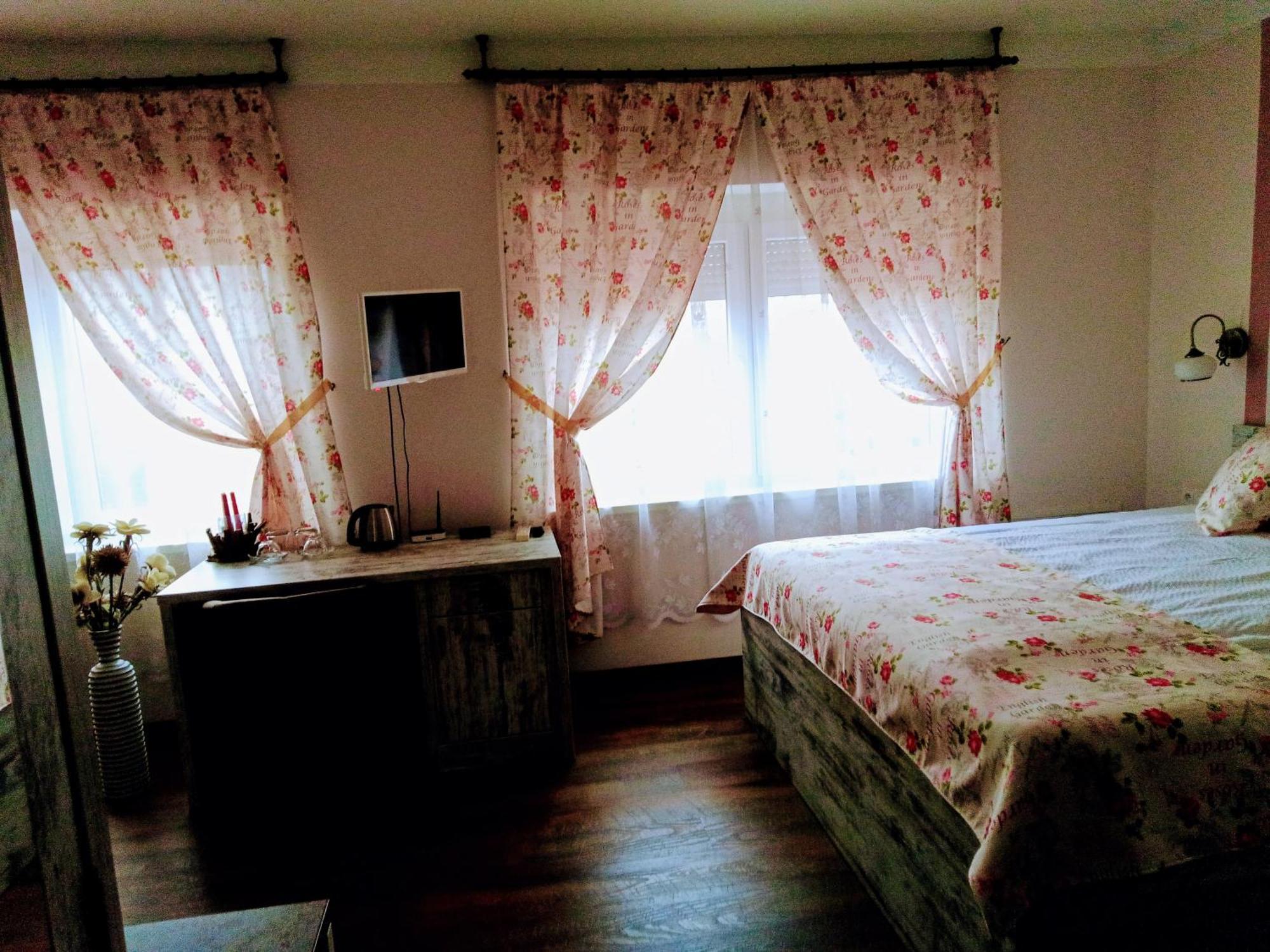 Hotel Herman Рихнов над Кнежноу Екстериор снимка
