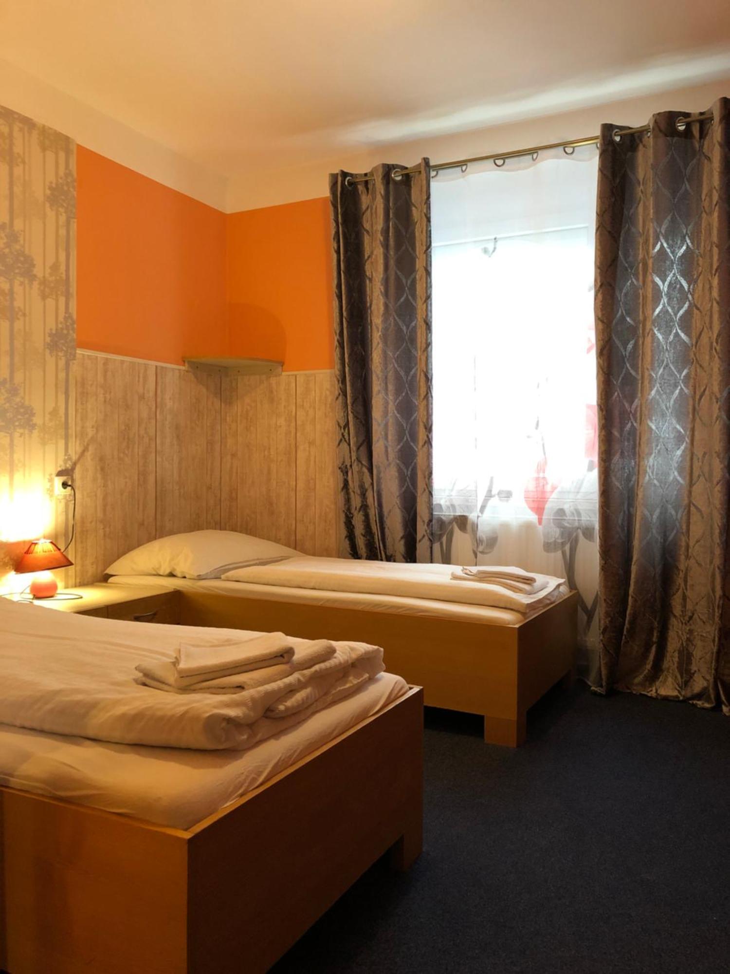 Hotel Herman Рихнов над Кнежноу Екстериор снимка