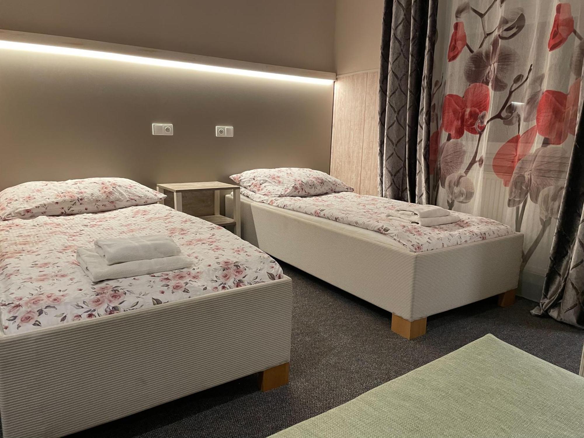 Hotel Herman Рихнов над Кнежноу Екстериор снимка