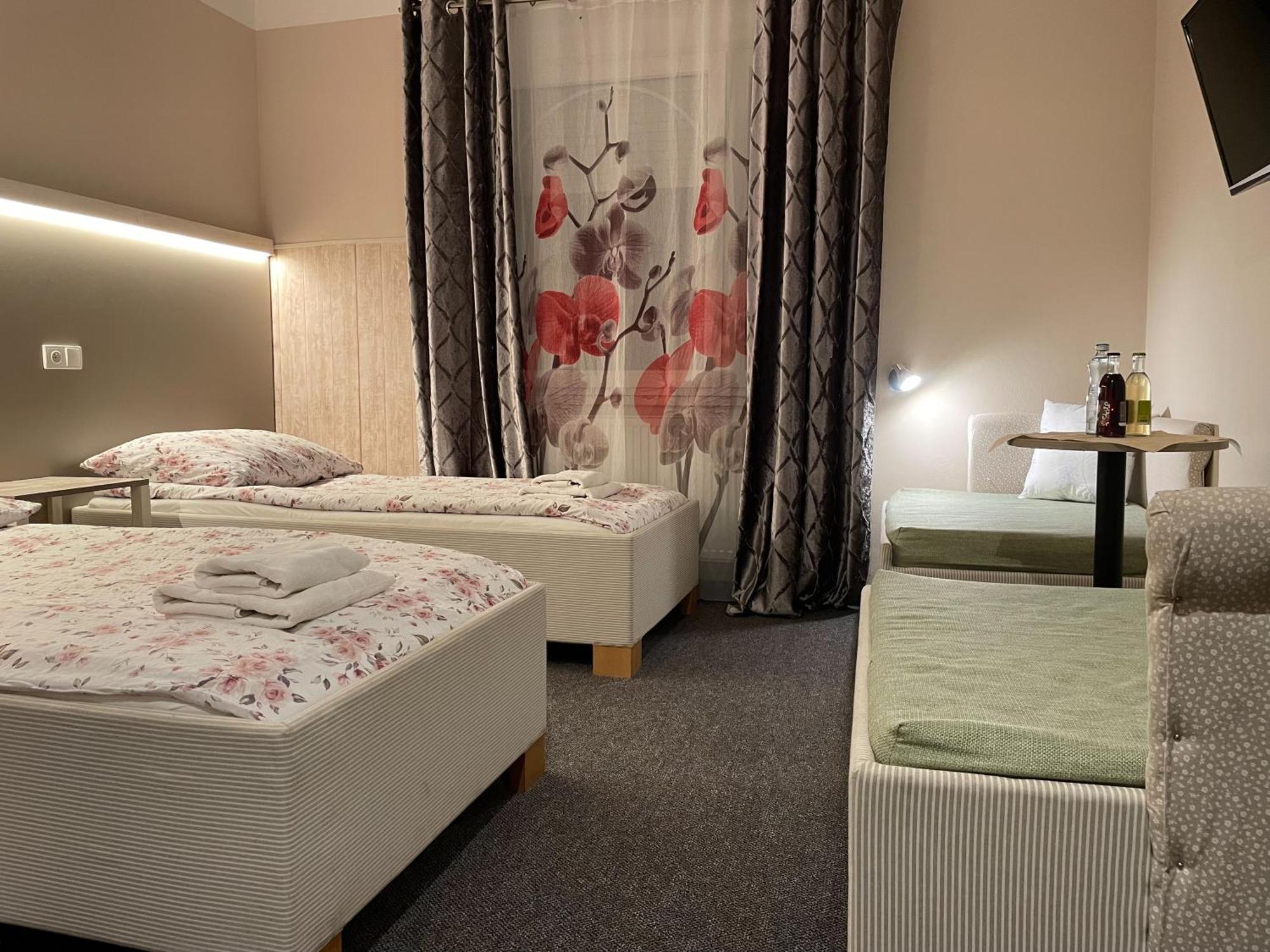 Hotel Herman Рихнов над Кнежноу Екстериор снимка